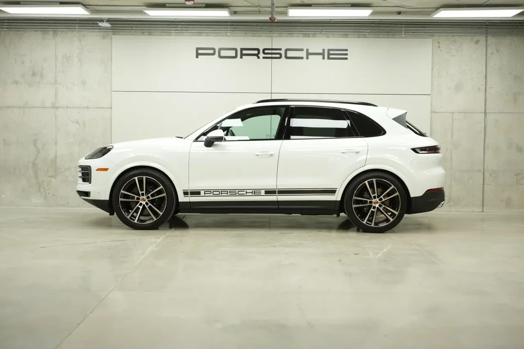 2026 Porsche 9Y0/9Y3 Cayenne - Image 16 of 31