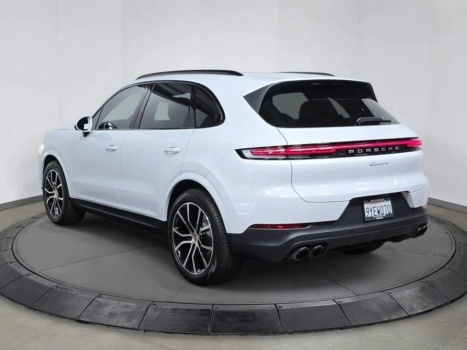 2026 Porsche 9Y0/9Y3 Cayenne - Image 3 of 5