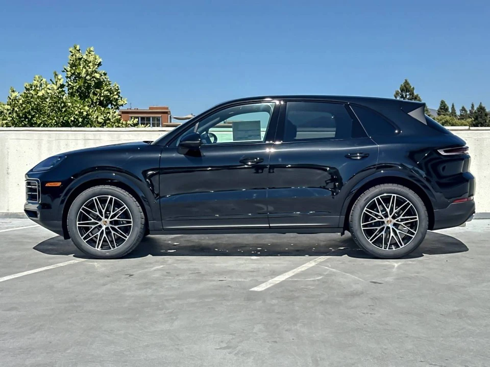 2026 Porsche 9Y0/9Y3 Cayenne - Image 2 of 4