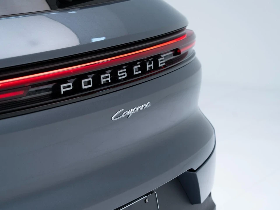 2026 Porsche 9Y0/9Y3 Cayenne - Image 13 of 31