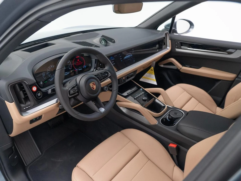 2026 Porsche 9Y0/9Y3 Cayenne - Image 4 of 31