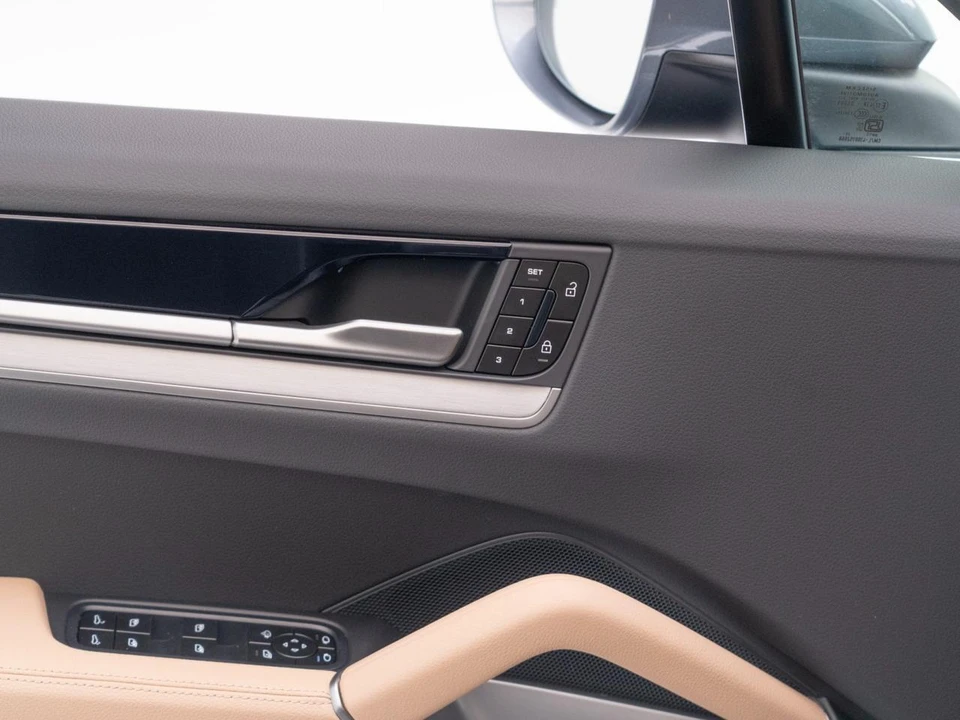 2026 Porsche 9Y0/9Y3 Cayenne - Image 21 of 31