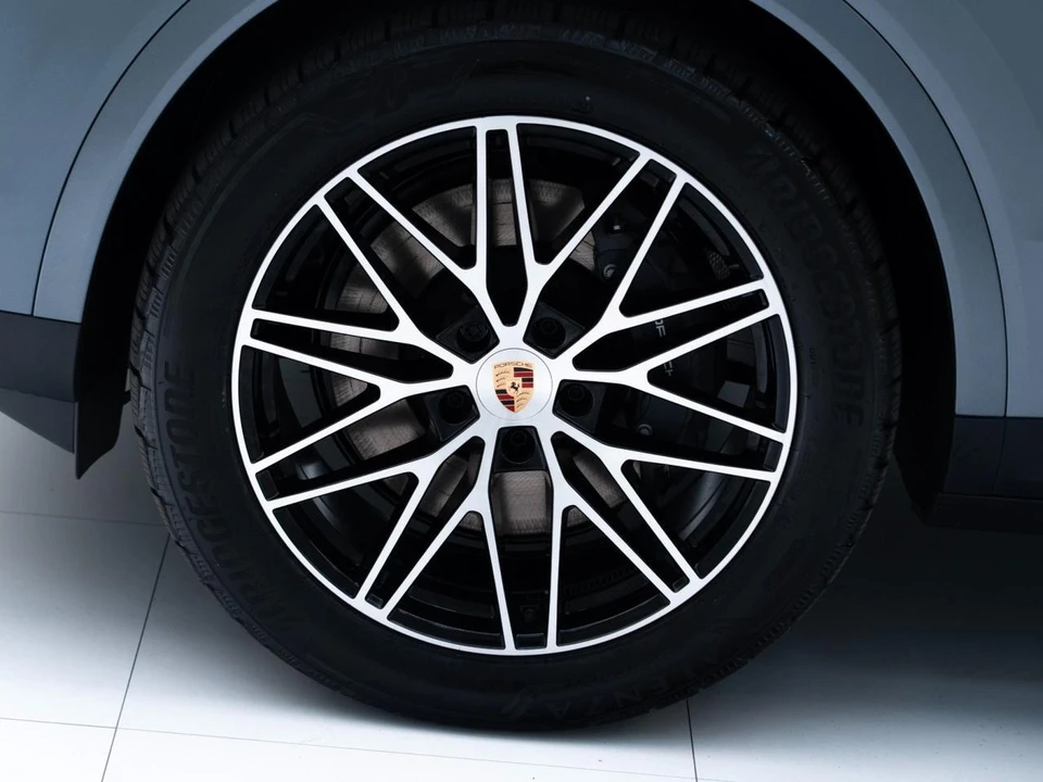 2026 Porsche 9Y0/9Y3 Cayenne - Image 12 of 31