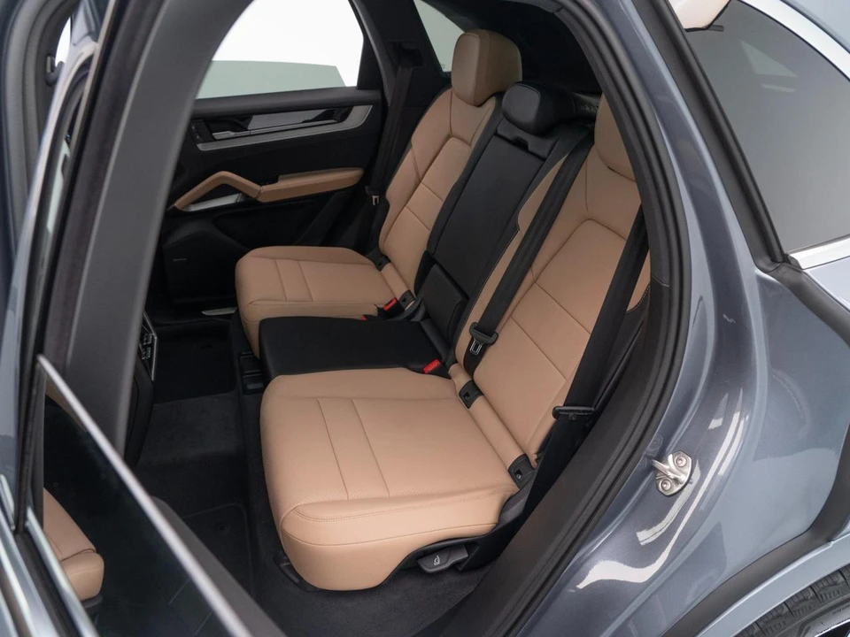 2026 Porsche 9Y0/9Y3 Cayenne - Image 29 of 31