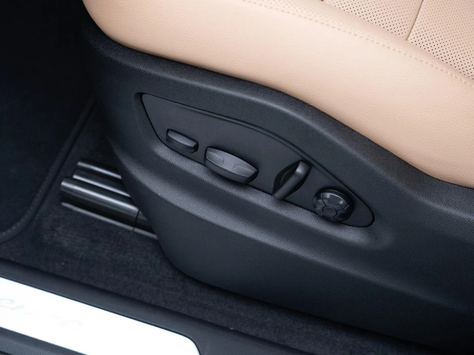 2026 Porsche 9Y0/9Y3 Cayenne - Image 15 of 31