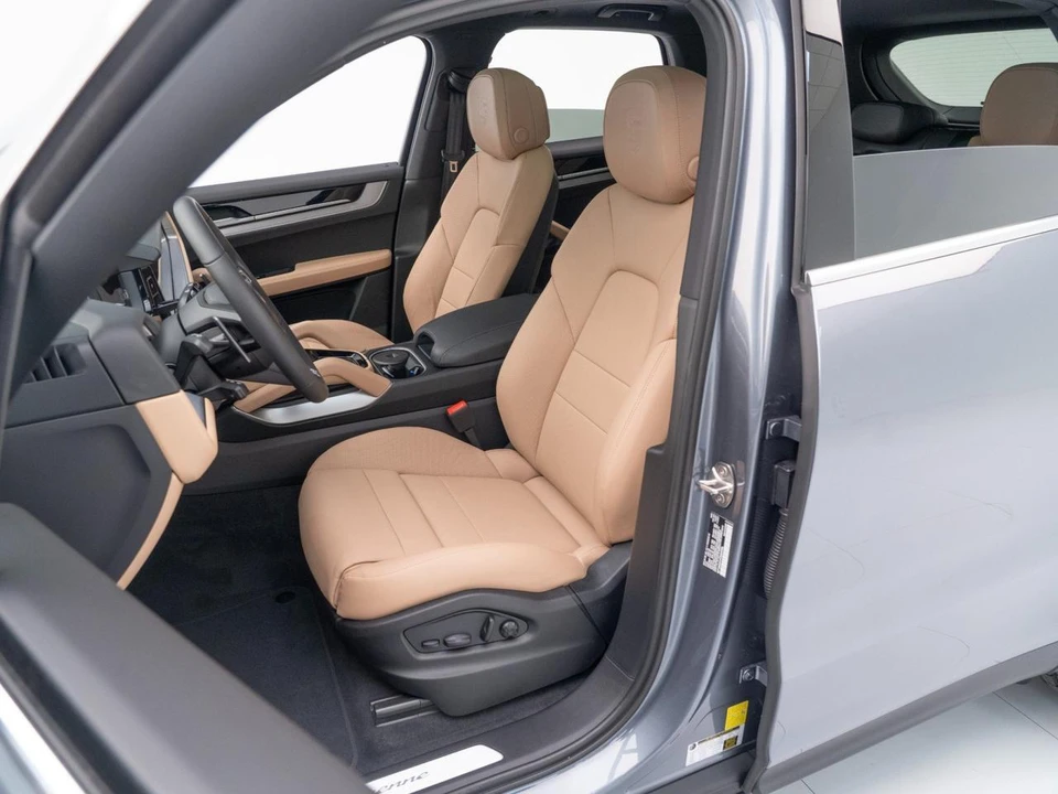 2026 Porsche 9Y0/9Y3 Cayenne - Image 5 of 31