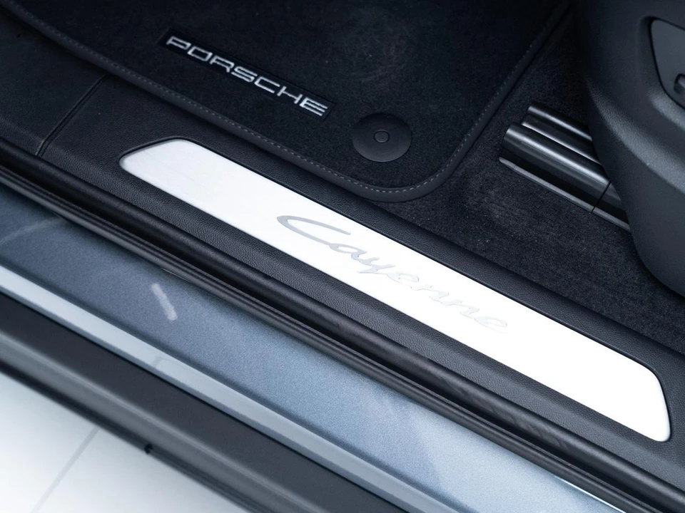 2026 Porsche 9Y0/9Y3 Cayenne - Image 14 of 31