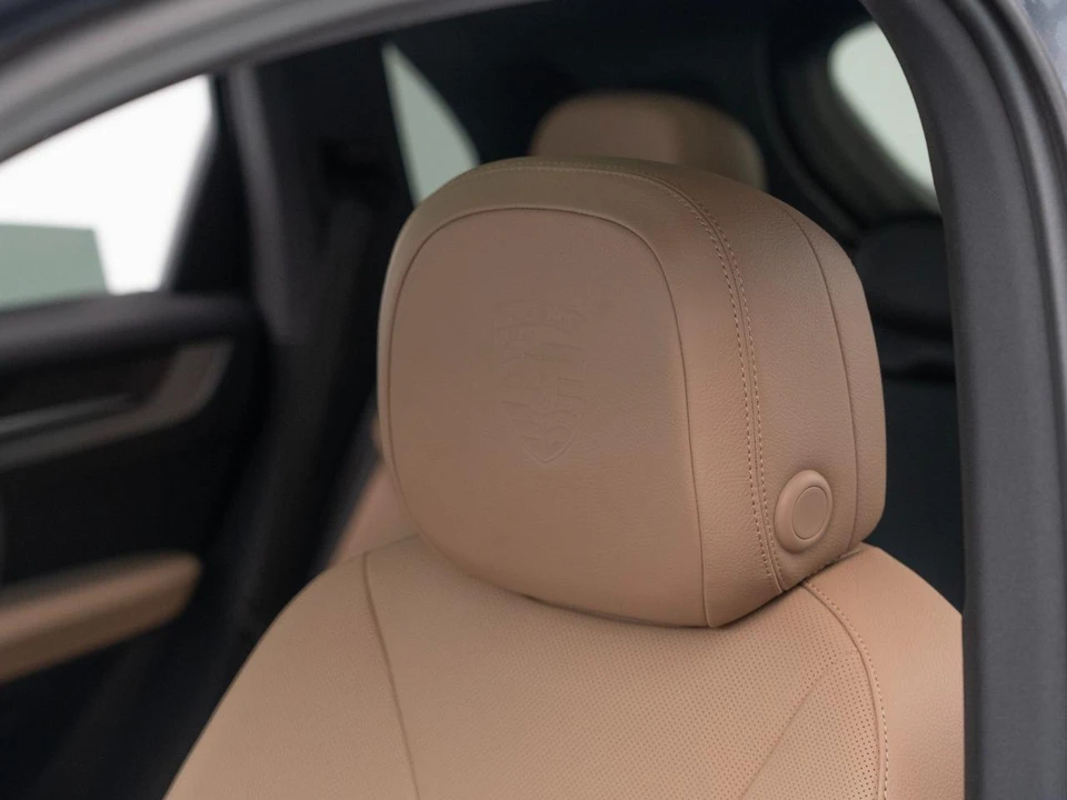 2026 Porsche 9Y0/9Y3 Cayenne - Image 18 of 31