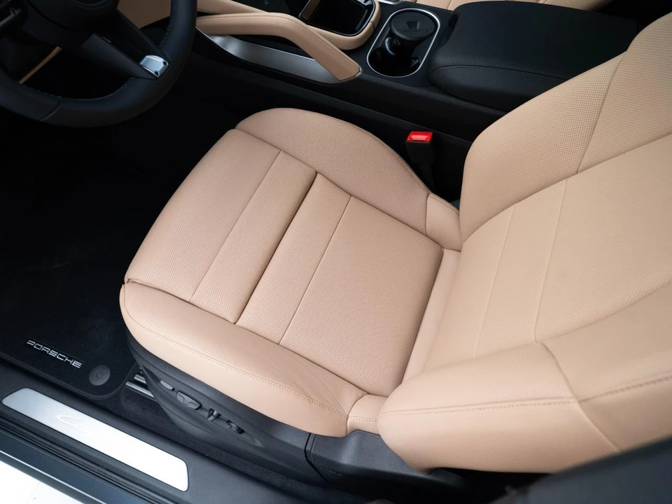 2026 Porsche 9Y0/9Y3 Cayenne - Image 16 of 31