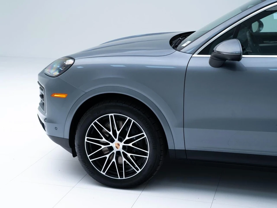 2026 Porsche 9Y0/9Y3 Cayenne - Image 11 of 31