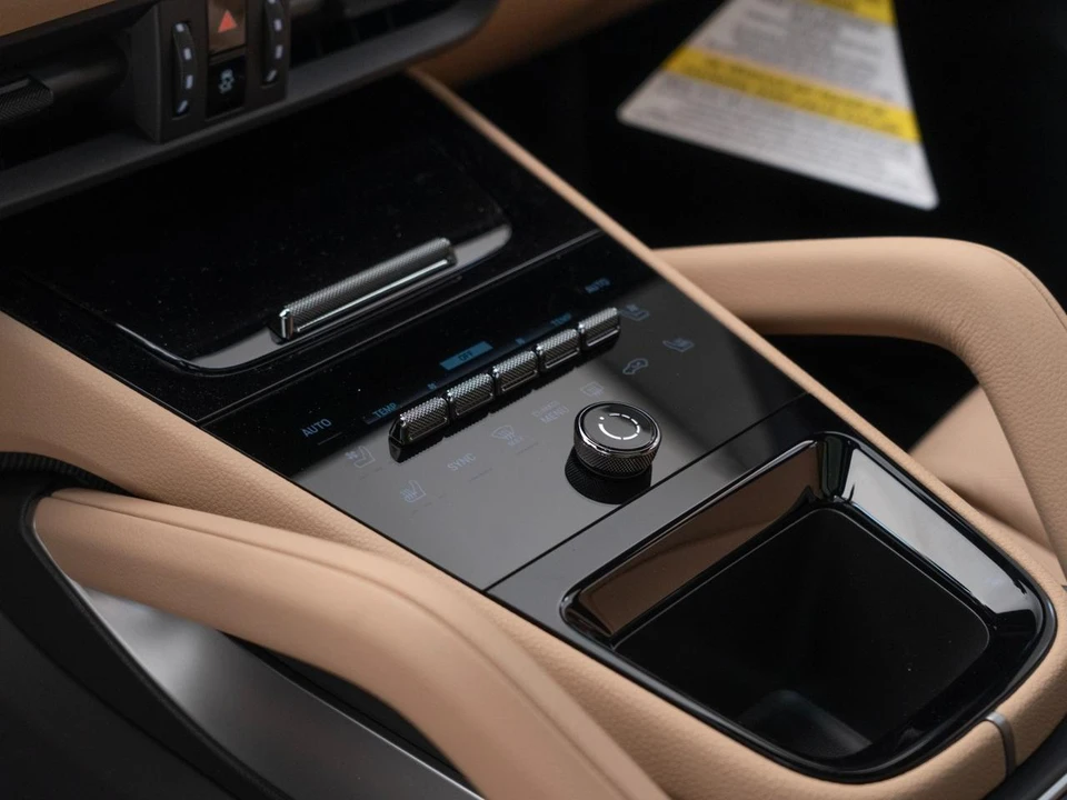2026 Porsche 9Y0/9Y3 Cayenne - Image 26 of 31