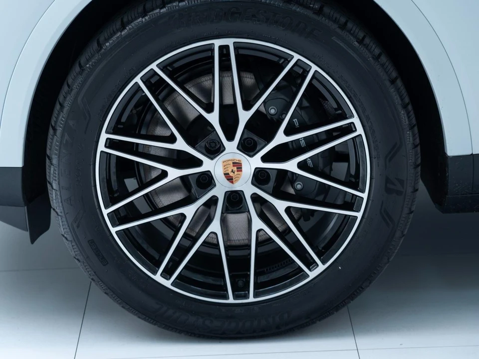2026 Porsche 9Y0/9Y3 Cayenne - Image 12 of 30