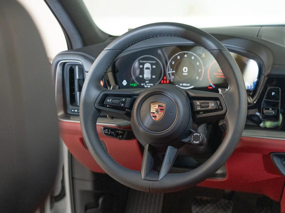 2026 Porsche 9Y0/9Y3 Cayenne - Image 26 of 28