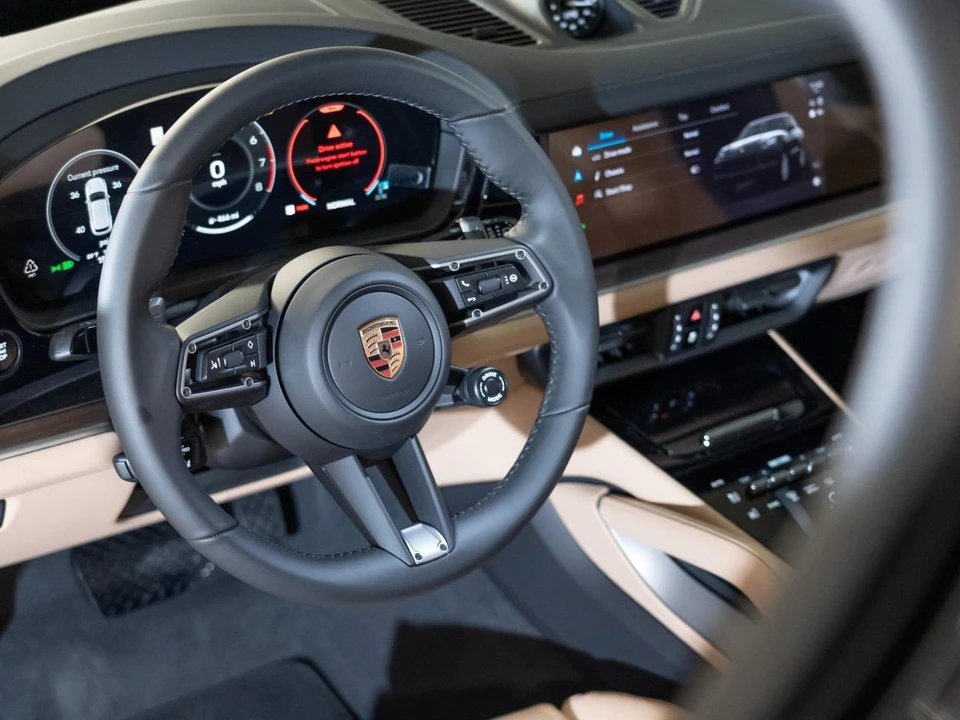 2026 Porsche 9Y0/9Y3 Cayenne - Image 15 of 29