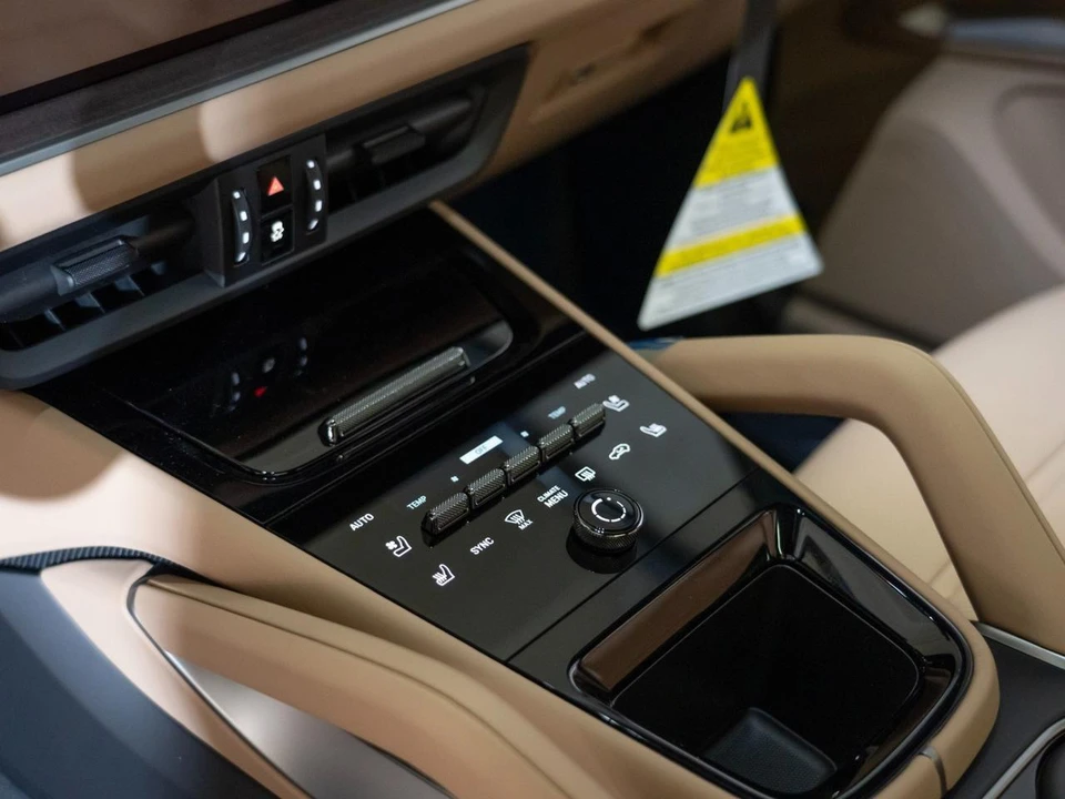 2026 Porsche 9Y0/9Y3 Cayenne - Image 21 of 29