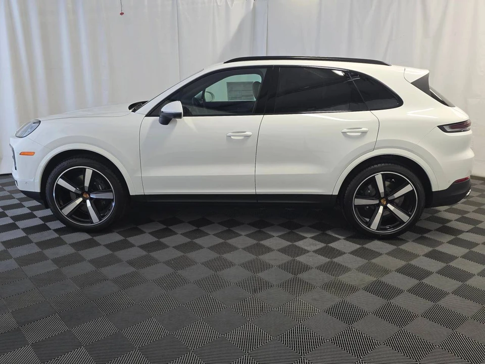 2026 Porsche 9Y0/9Y3 Cayenne - Image 2 of 5