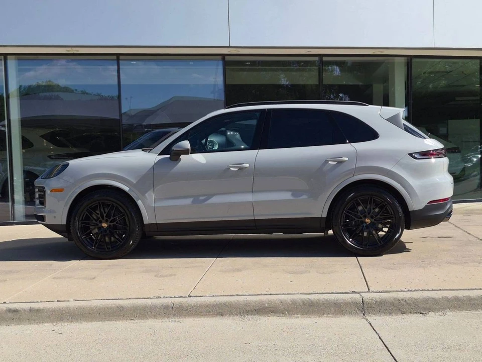 2026 Porsche 9Y0/9Y3 Cayenne - Image 2 of 4