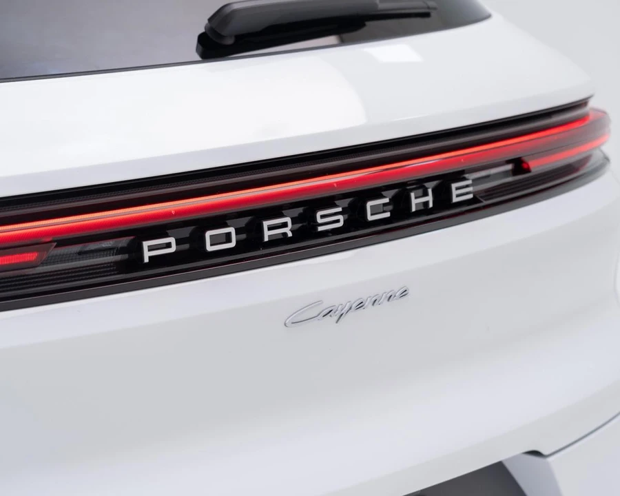 2026 Porsche 9Y0/9Y3 Cayenne - Image 13 of 31