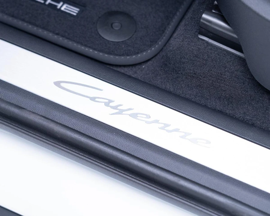 2026 Porsche 9Y0/9Y3 Cayenne - Image 14 of 31