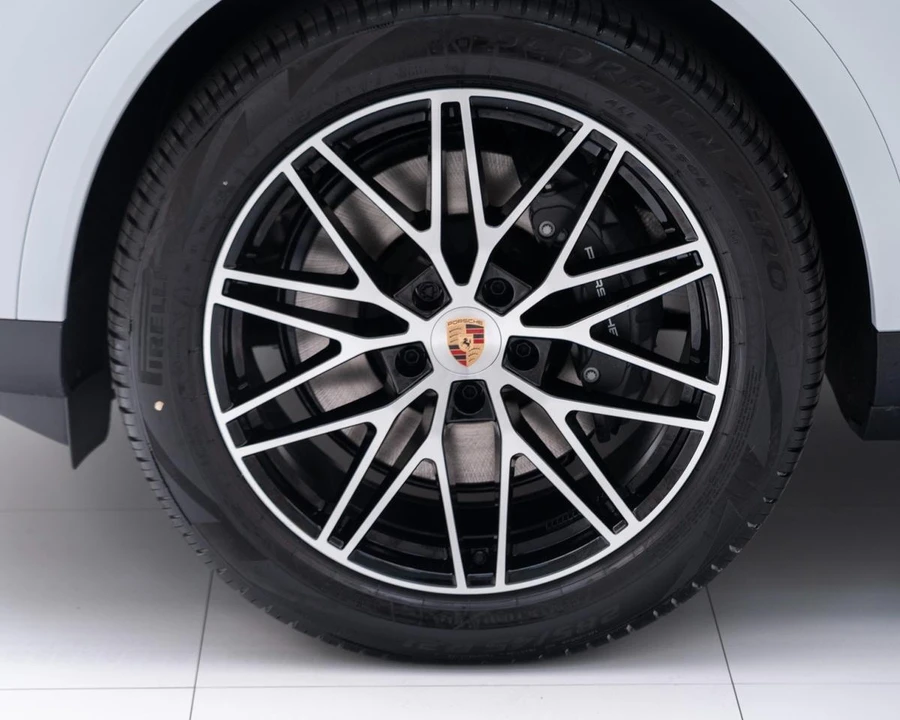 2026 Porsche 9Y0/9Y3 Cayenne - Image 12 of 31