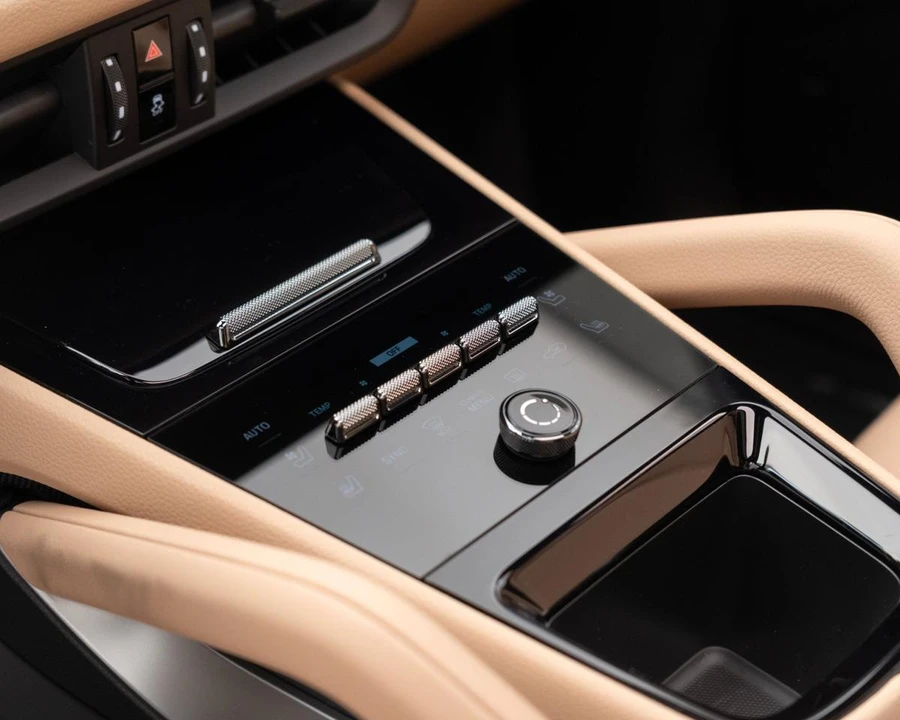 2026 Porsche 9Y0/9Y3 Cayenne - Image 26 of 31