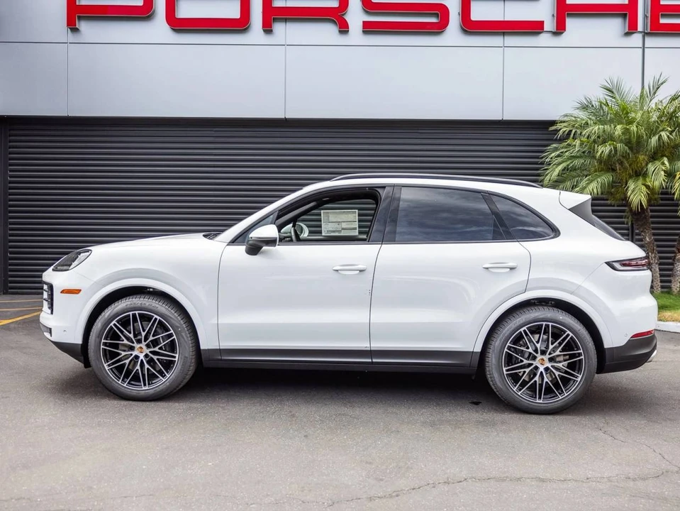2026 Porsche 9Y0/9Y3 Cayenne - Image 2 of 4