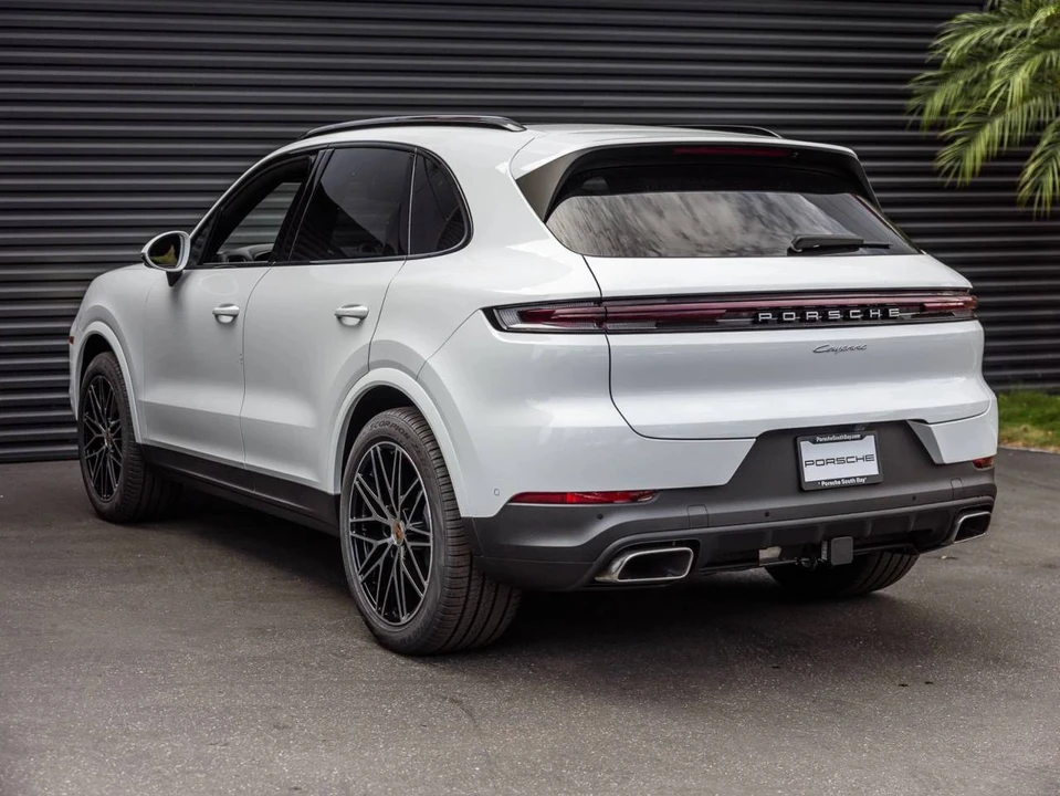 2026 Porsche 9Y0/9Y3 Cayenne - Image 3 of 4