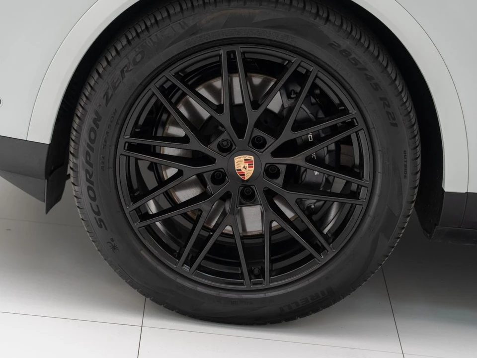 2026 Porsche 9Y0/9Y3 Cayenne - Image 13 of 31