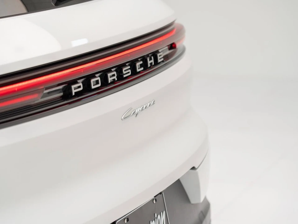 2026 Porsche 9Y0/9Y3 Cayenne - Image 14 of 31