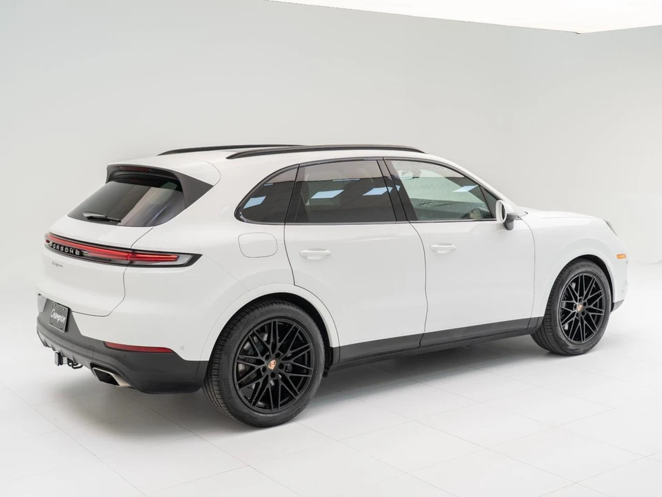 2026 Porsche 9Y0/9Y3 Cayenne - Image 10 of 31