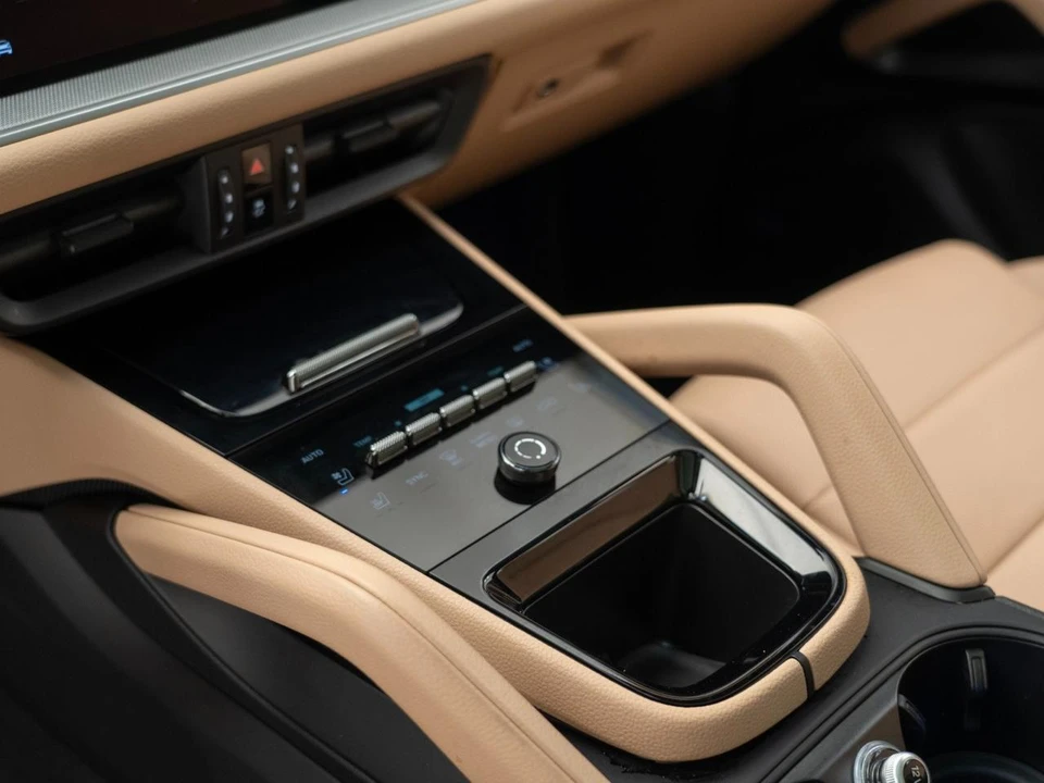 2026 Porsche 9Y0/9Y3 Cayenne - Image 26 of 31