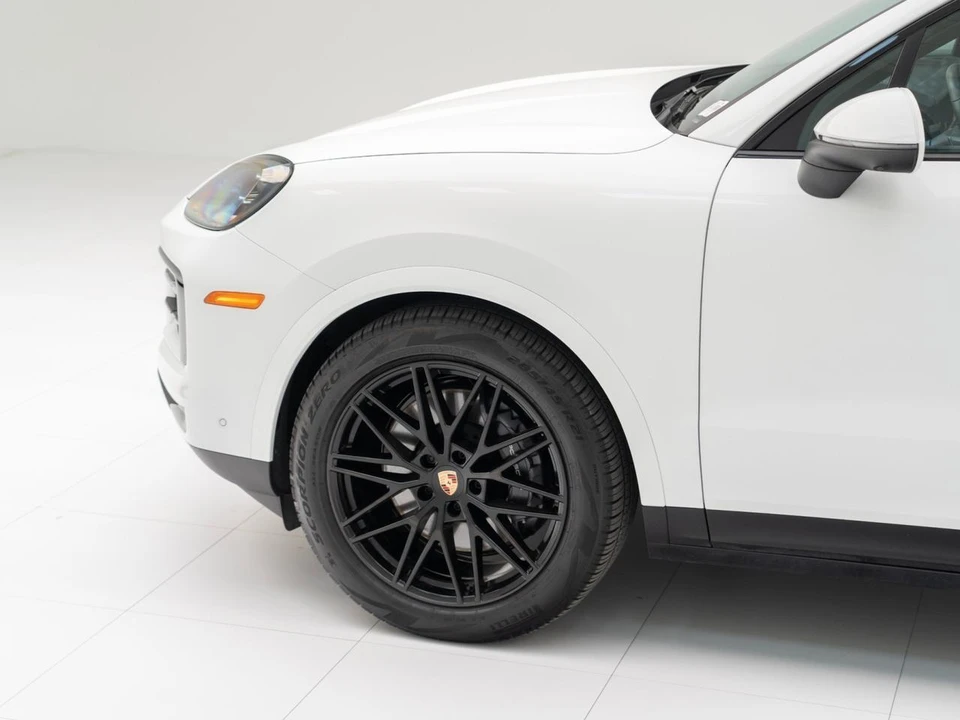 2026 Porsche 9Y0/9Y3 Cayenne - Image 12 of 31