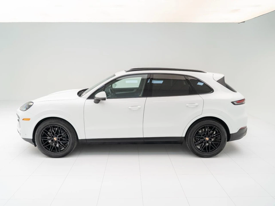 2026 Porsche 9Y0/9Y3 Cayenne - Image 3 of 31