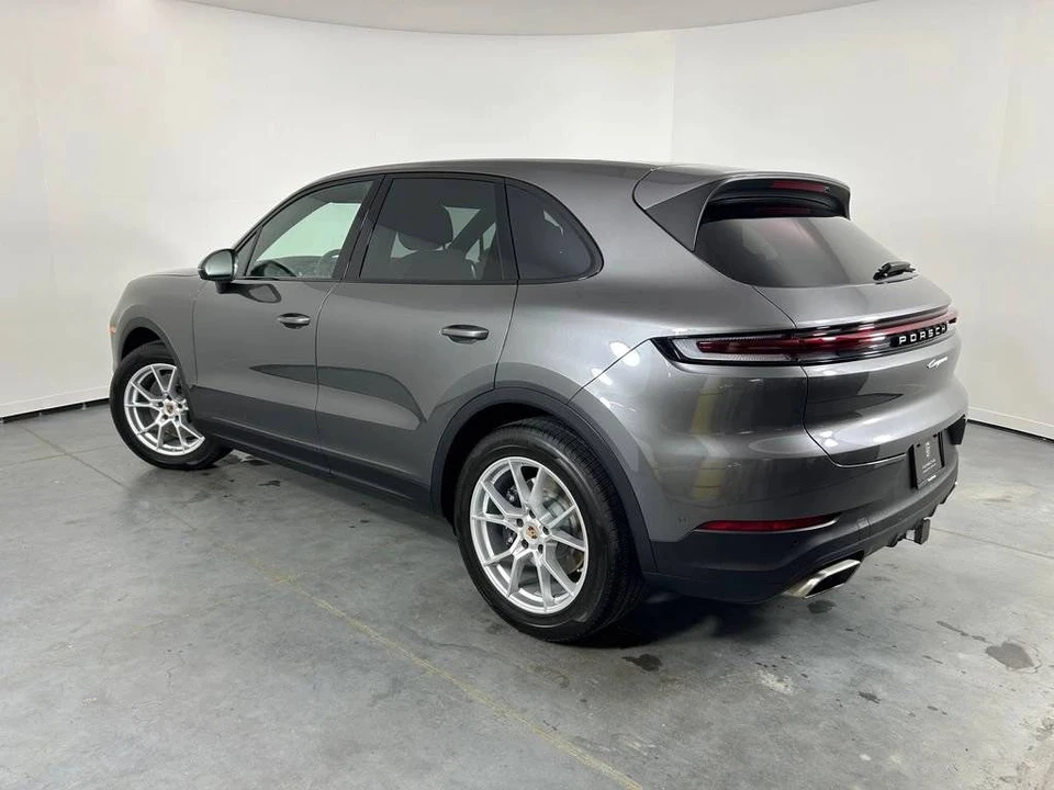 2026 Porsche 9Y0/9Y3 Cayenne - Image 3 of 4