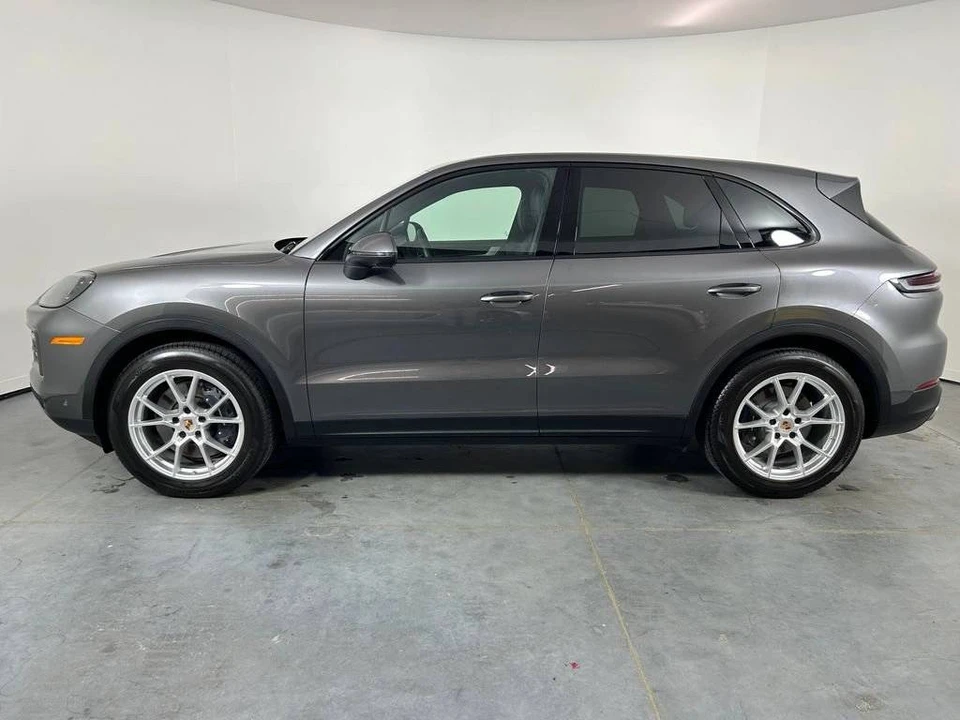 2026 Porsche 9Y0/9Y3 Cayenne - Image 2 of 4