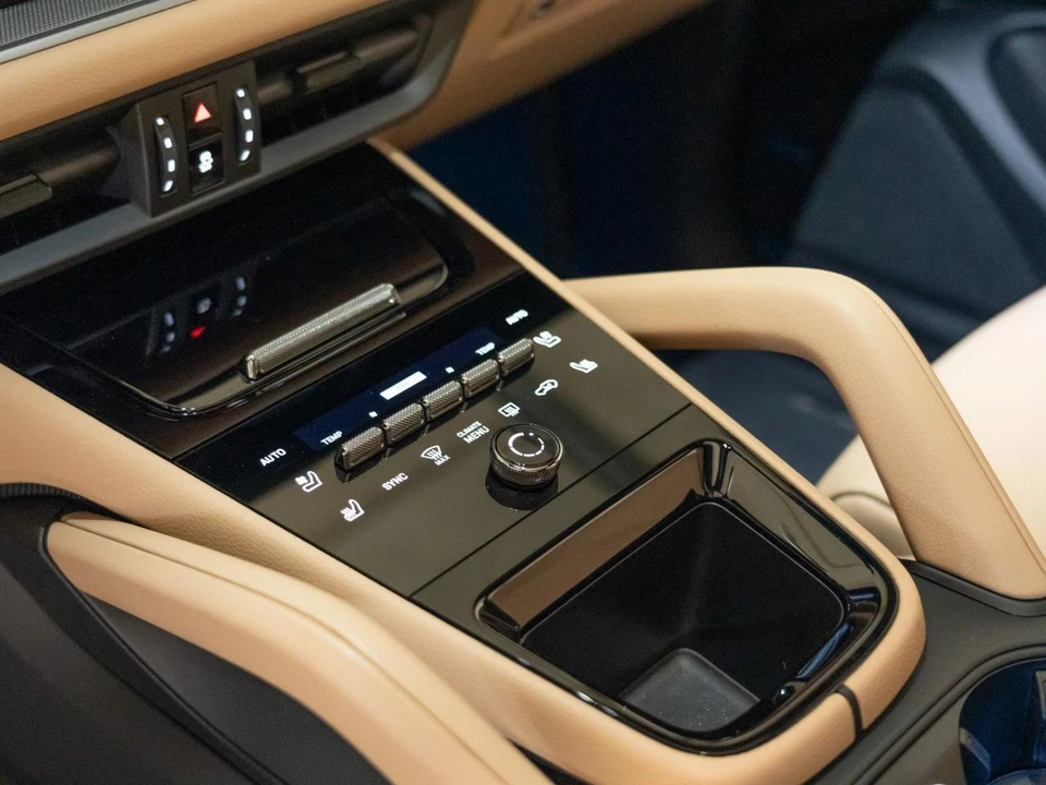 2026 Porsche 9Y0/9Y3 Cayenne - Image 22 of 29
