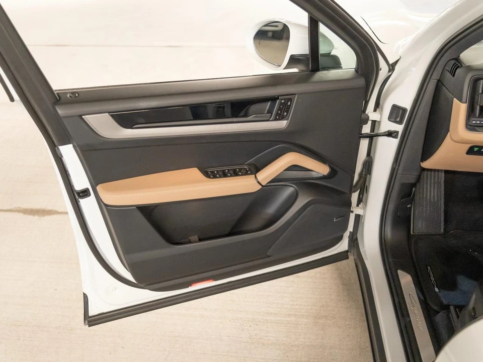 2026 Porsche 9Y0/9Y3 Cayenne - Image 17 of 29