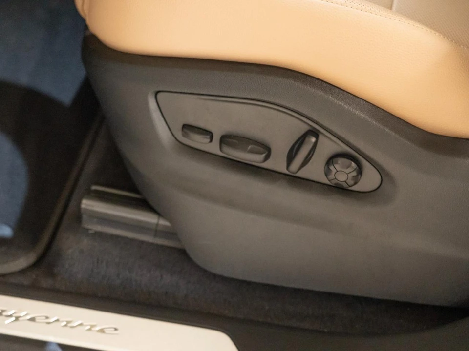 2026 Porsche 9Y0/9Y3 Cayenne - Image 14 of 29