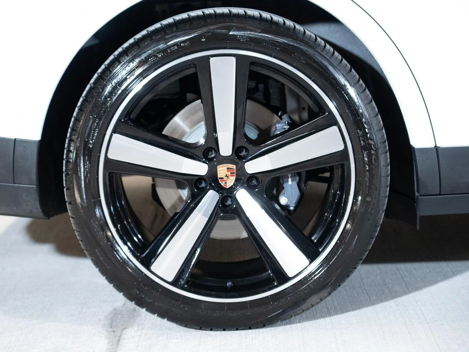 2026 Porsche 9Y0/9Y3 Cayenne - Image 12 of 29