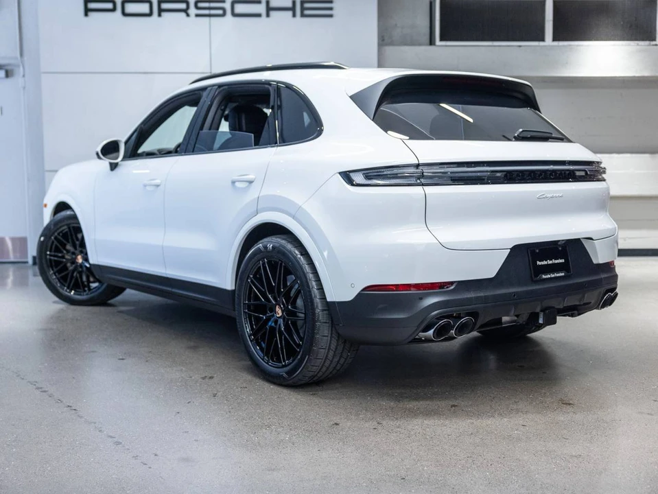 2026 Porsche 9Y0/9Y3 Cayenne - Image 3 of 5