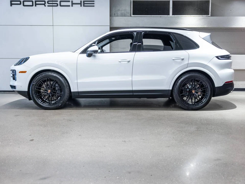 2026 Porsche 9Y0/9Y3 Cayenne - Image 2 of 5