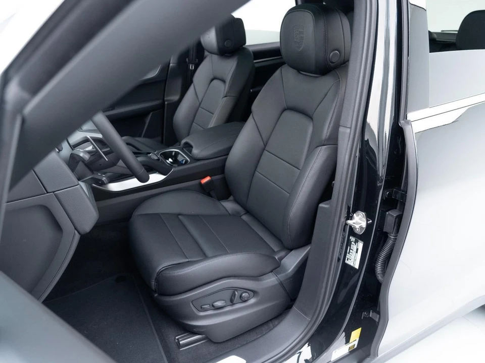 2026 Porsche 9Y0/9Y3 Cayenne - Image 5 of 31