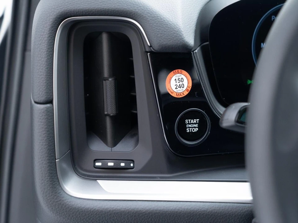 2026 Porsche 9Y0/9Y3 Cayenne - Image 27 of 31