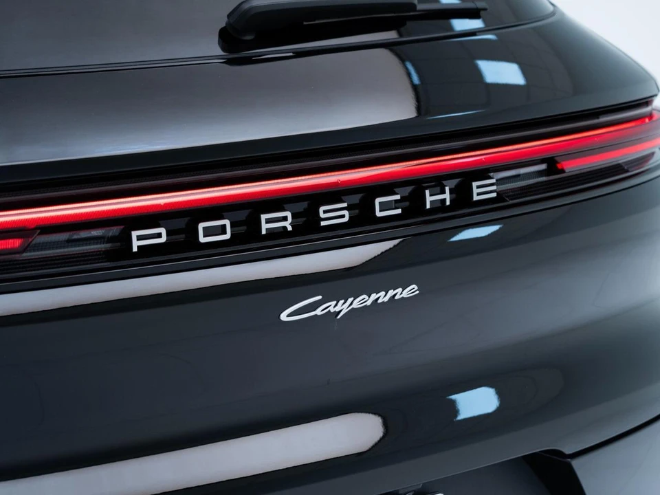 2026 Porsche 9Y0/9Y3 Cayenne - Image 12 of 31