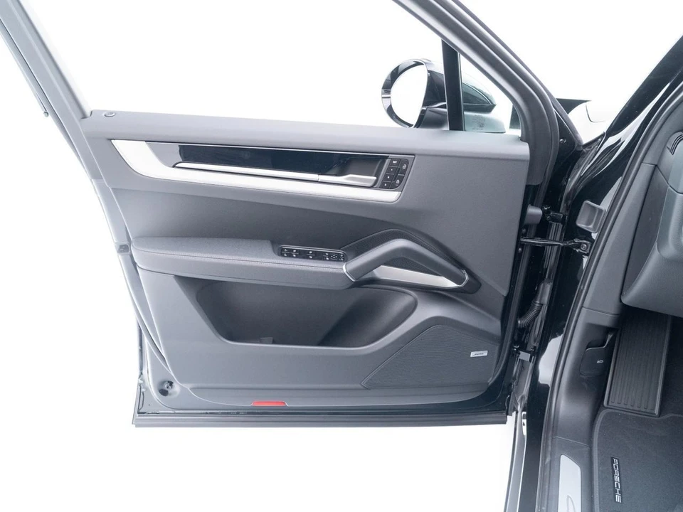 2026 Porsche 9Y0/9Y3 Cayenne - Image 19 of 31