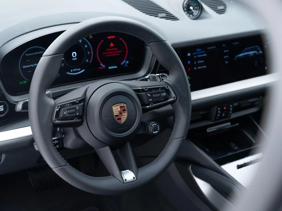 2026 Porsche 9Y0/9Y3 Cayenne - Image 18 of 31