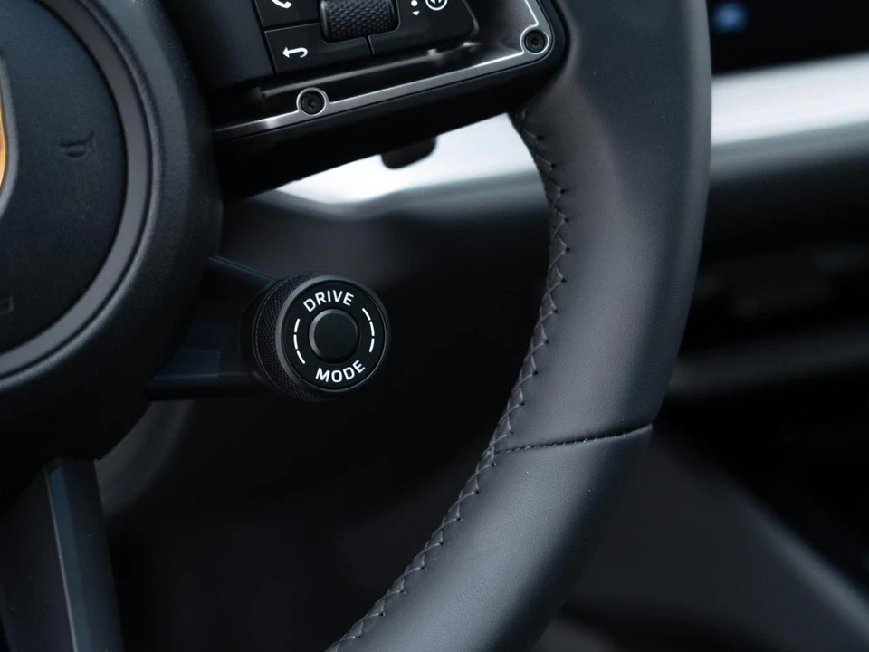 2026 Porsche 9Y0/9Y3 Cayenne - Image 26 of 31