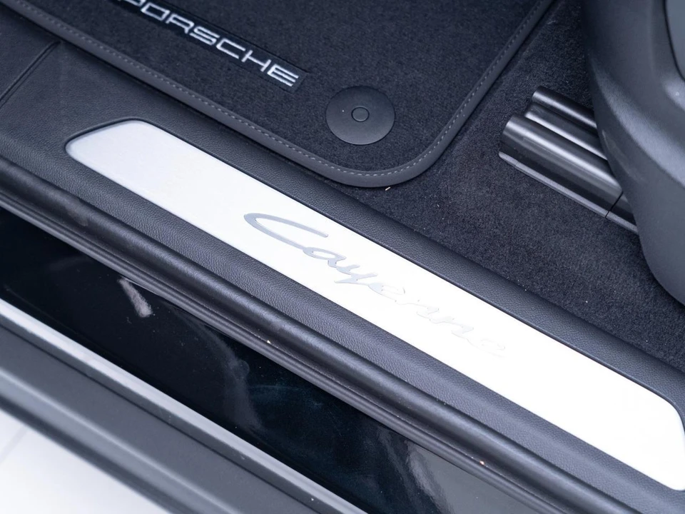 2026 Porsche 9Y0/9Y3 Cayenne - Image 13 of 31