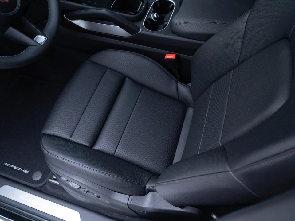 2026 Porsche 9Y0/9Y3 Cayenne - Image 15 of 31
