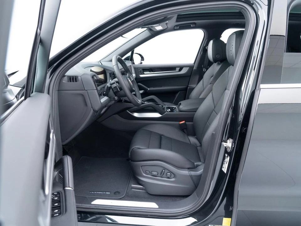 2026 Porsche 9Y0/9Y3 Cayenne - Image 16 of 31